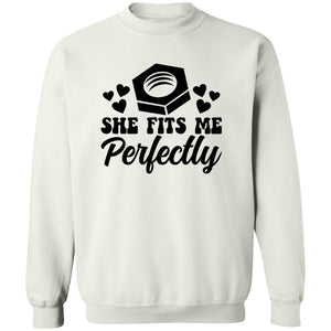 SHE FITS ME PERFECTLY SHE FITS ME PERFECTLY  Sweatshirt