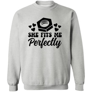 SHE FITS ME PERFECTLY SHE FITS ME PERFECTLY  Sweatshirt
